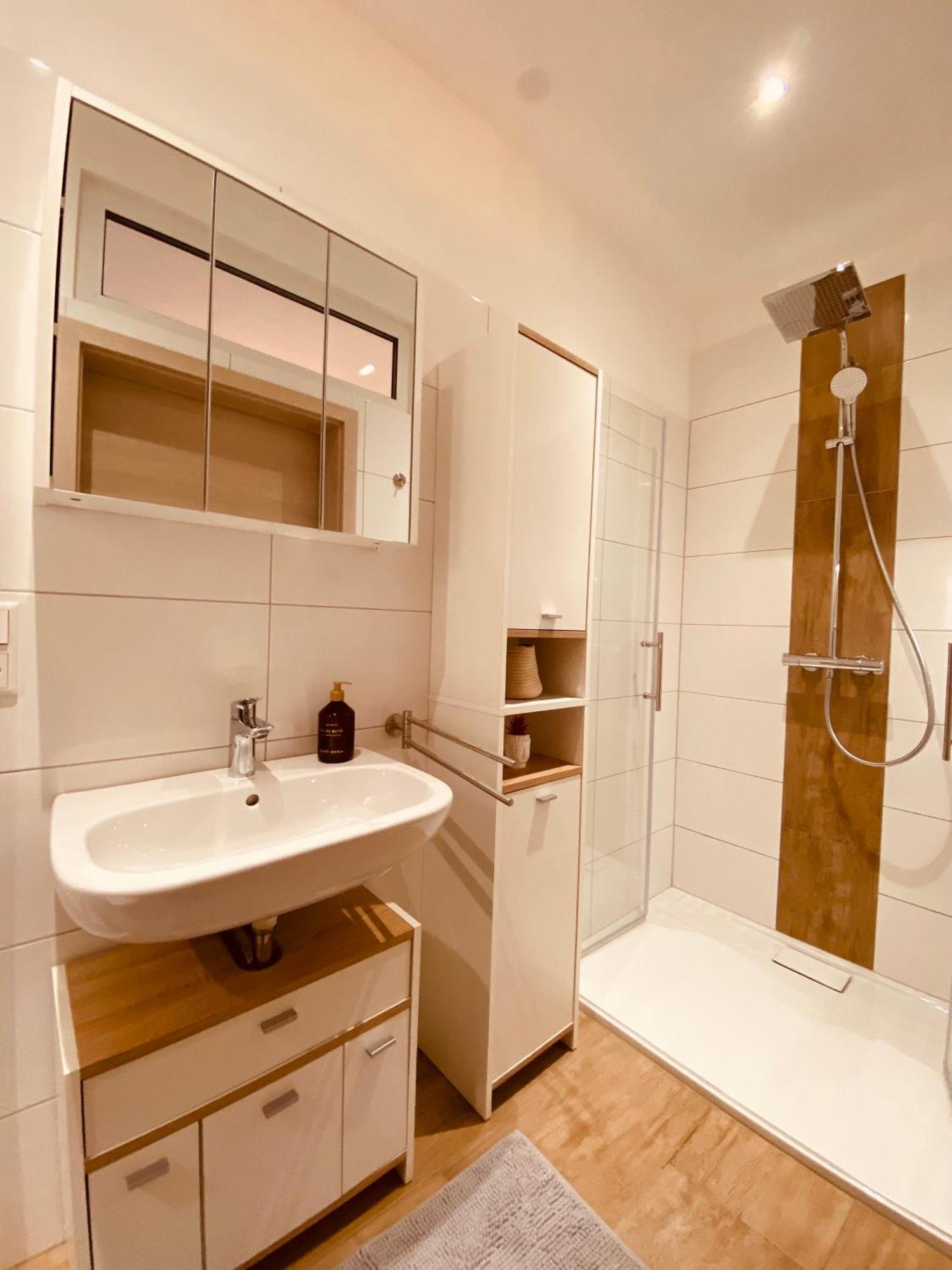 Hochwertige Ferienwohnung Mit 7Qm Balkon, Netflix, Kaffeeautomat, Rainshower Bad Τσβικάου Εξωτερικό φωτογραφία