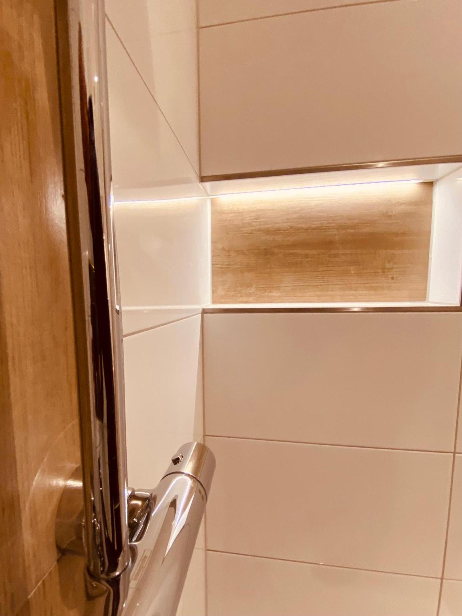 Hochwertige Ferienwohnung Mit 7Qm Balkon, Netflix, Kaffeeautomat, Rainshower Bad Τσβικάου Εξωτερικό φωτογραφία