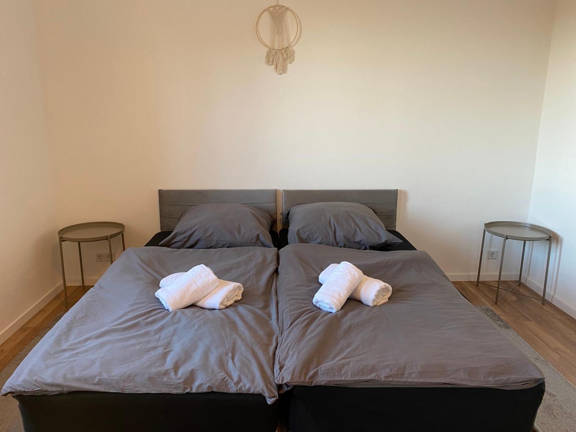 Hochwertige Ferienwohnung Mit 7Qm Balkon, Netflix, Kaffeeautomat, Rainshower Bad Τσβικάου Εξωτερικό φωτογραφία