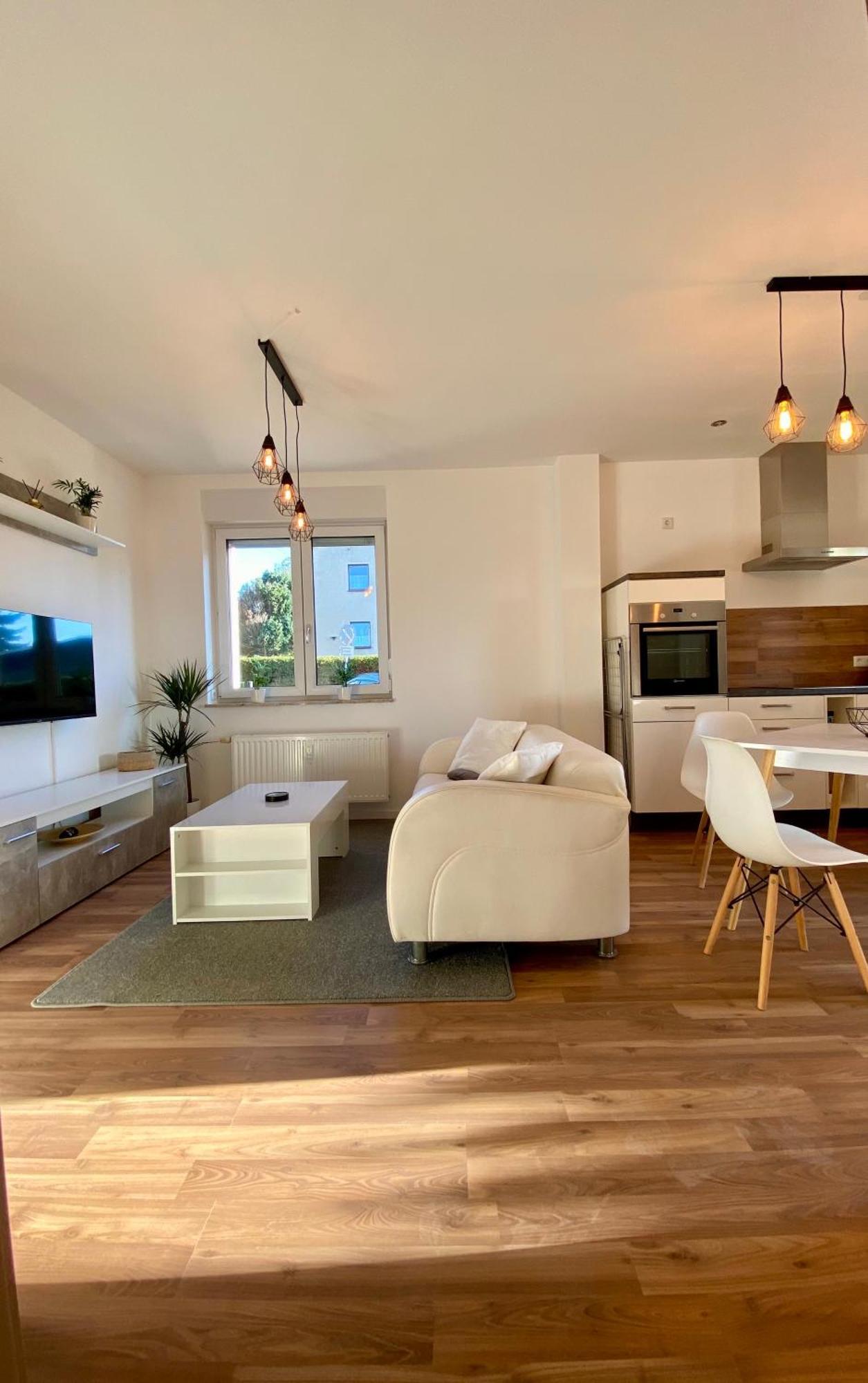 Hochwertige Ferienwohnung Mit 7Qm Balkon, Netflix, Kaffeeautomat, Rainshower Bad Τσβικάου Εξωτερικό φωτογραφία