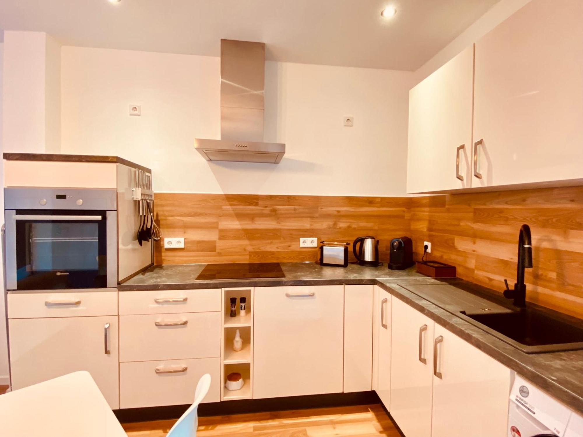 Hochwertige Ferienwohnung Mit 7Qm Balkon, Netflix, Kaffeeautomat, Rainshower Bad Τσβικάου Εξωτερικό φωτογραφία